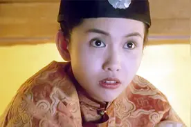 韦小宝的心里素质很强大，星爷的表情很丰富