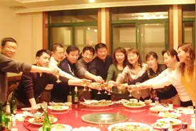 95后同学聚会，开这几款车去吃饭，说明过的还不错视频封面