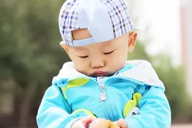 别忽视，如果宝宝不笑，可能是身体出了问题！视频封面