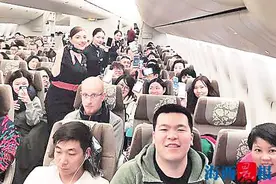 今起，坐厦航飞机可以玩手机图片