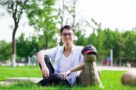 「厉害了！」广安走出的90后“高考状元”，和鹿晗一起登上了今年的福布斯！图片