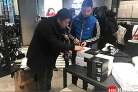 成都“围剿”山寨商标 春熙路一家“新百伦”暂停营业图片