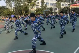 四川省2018年度空军青少年航空学校启动招生图片