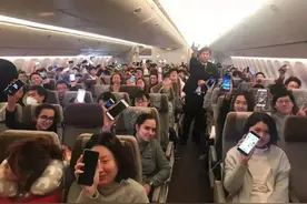 坐飞机可以耍手机连WIFI咯！图片