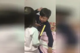 哥哥被妹妹打哭了，想打妹妹，却怎么也下不去手，好暖心的哥哥