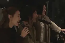 小s紧抱王力宏，范玮琪抱牌弹吉他，派对场面嗨翻天视频封面