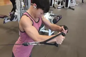 强身健体，让15岁的健身达人来告诉你怎样锻炼手臂肌肉！