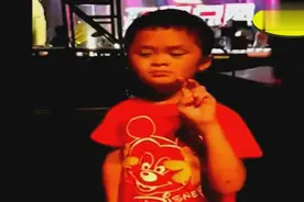 双11晚会现场，小马云见到真马云激动地大喊马云爸爸来了！视频封面