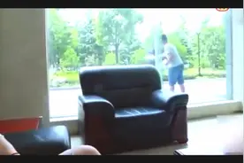 这种方式发传单接受率爆棚，你都不好意思不接！