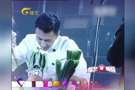 不务正业？谢霆锋演唱会不唱歌现场埋头煮面