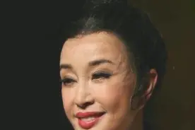 这还不老女神？刘晓庆卸妆照太吓人，直接卸下一层皮！视频封面