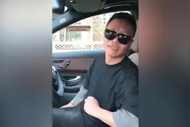 在车上抽烟弹烟灰怎么办？教你一招轻松搞定