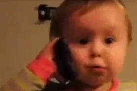 爸爸告诉宝宝犯了错，宝宝的回答把妈妈眼泪都笑出来了视频封面