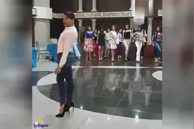 每个成功的女模特身后都有一个妖娆的男老师：这身段绝了视频封面
