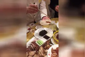 全聚德烤鸭的正确吃法