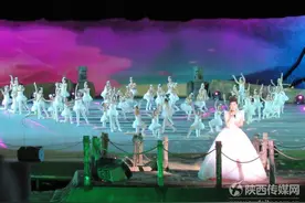 榆林惠民文艺演出季首演激情启航 杜朋朋柳强强王小妮倾情献唱图片