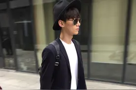 “鲜肉”也有大牌范！白敬亭获助理推箱 李宏毅遭粉丝追逐跟拍图片