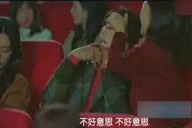 鬼怪大叔孔侑真可爱，看釜山行被吓到尖叫，这是下在影院的初雪视频封面