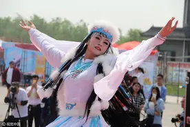 香妃娘娘来了！反串达人郭天波起舞引蝴蝶满场飞图片