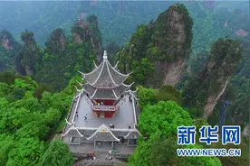 最美劳动者之90后检票员图片