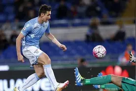 37岁克洛泽仍是王牌 神级效率为伊卡尔迪上课图片