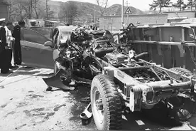 三马子与轿车相撞 6人死亡图片