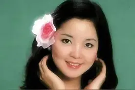 邓丽君王菲IU 这些女星即使塌鼻子也照样美上天！图片