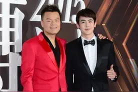 李光洙Kris朴轸泳BEAST闪耀微博之夜图片