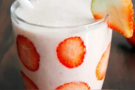 草莓奶昔思慕雪图片