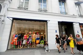 法国奢侈品店节日橱窗如何装饰？带你探究属于法兰西的时尚经图片