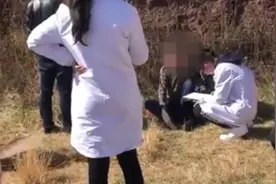 男子科目三没考过，躺车前哭喊：教练，我对不起你！图片