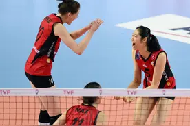 （体育）（3）排球——土耳其女排联赛：瓦基弗银行胜加拉塔萨雷图片