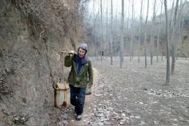 当代愚公！巩义男子掘洞7年挖出泉水井图片