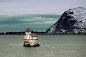 诗丨我在这里爱你图片