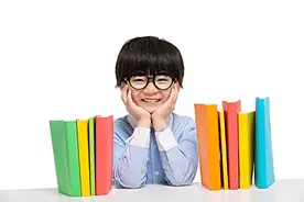 孩子眼镜坏了，除了修好，还能怎么办？图片