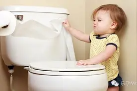 孕期未解之谜——应不应给孩子把尿图片