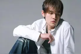 你已为人父母，我已长发及腰，如今我们都把青春照看好你已为人父图片