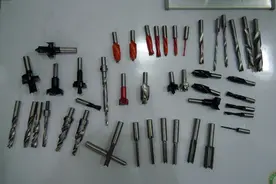 怎么防止刀具伤到木工雕刻机台面图片