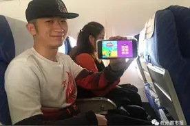 记者搭乘南航体验：天上玩手机，可惜没wifi图片