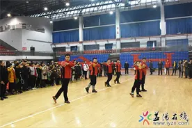 世界冠军龚睿那回家乡安化推广自创羽毛球操图片