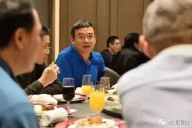 但斌与一群高净值投资客聊了半天，概括起来就一句：“如果我有钱，A股有五家公司流通股买光!”(名单附后)图片