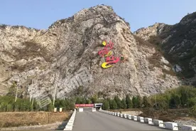 109国道峭壁现大水缸 市民：上世纪初就已存在图片