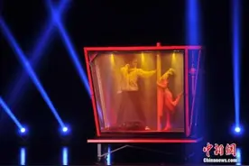 美华裔魔术师道具被偷光 希望借魔术之力寻回图片