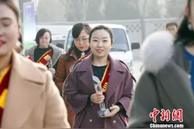 “最美军嫂”叶楠：嫁给军人就学会承担（图）图片