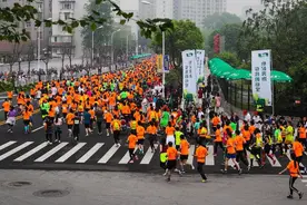 汉马抽签结果下午3点开始可查，公益报名将启动图片