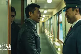 《莫斯科行动》大结局 夏雨“暗渡”要犯再遇危机图片