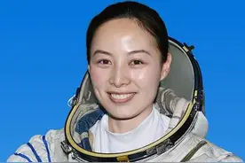 女航天员王亚平：太空授课前，做梦都是在做实验图片