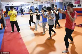 女子防身术渐成健身潮流 石家庄美女教练支招制歹徒图片