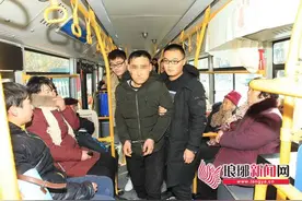 外地扒手刚到临沂就落网 便衣民警教你乘车如何防盗图片