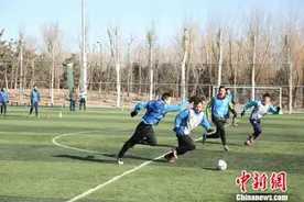 美国大学体育足球选秀营举办 开启体育留洋新方式图片